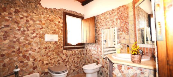 3 bedrooms Villa in Guidonia Montecelio, Italy No. 15679 15