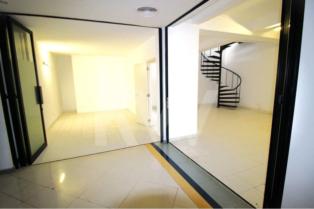 Gewerbliche Immobilie in Funchal, Portugal 78m², Nr. 84241