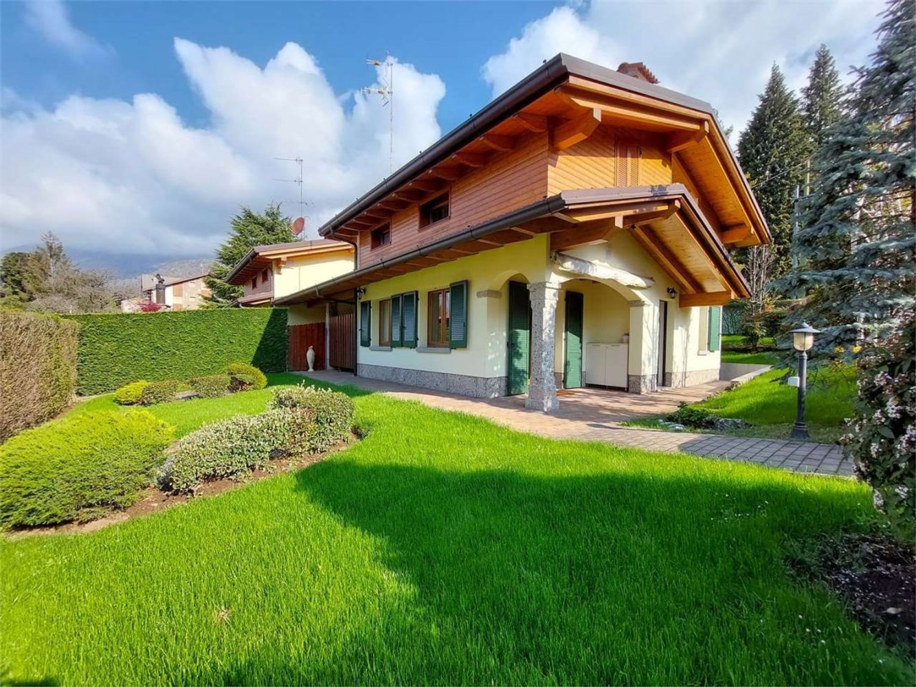 4 bedrooms Villa in Castione della Presolana, Italy No. 370123