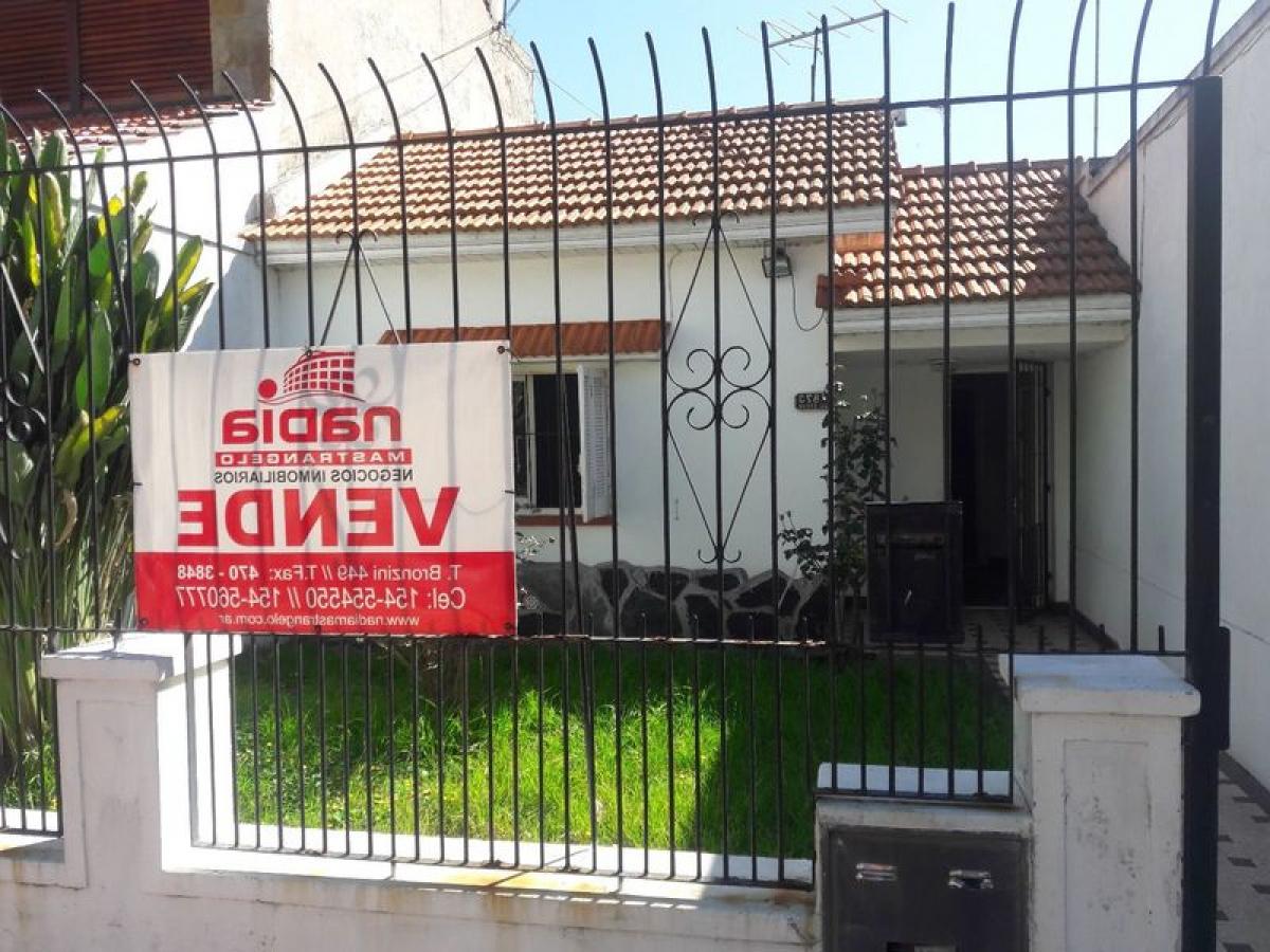 3 bedrooms House in Mar del Plata, Argentina No. 93015