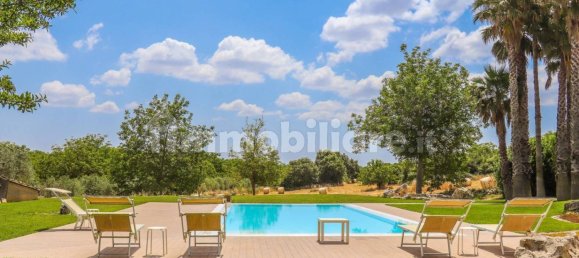 Вилла с 10 спальнями в Ното, Италия № 47671 4