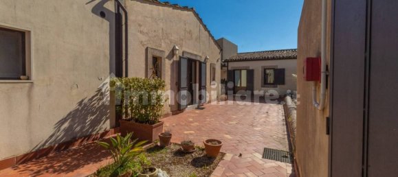 Вилла с 10 спальнями в Ното, Италия № 47671 40