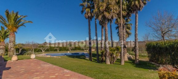 Вилла с 10 спальнями в Ното, Италия № 47671 30