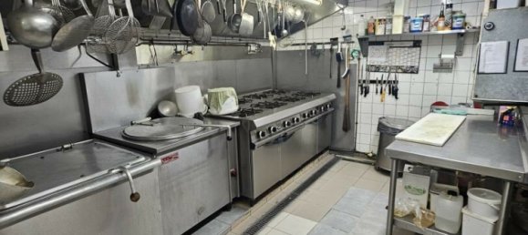 Коммерческая недвижимость 415м² в Юиссо-сюр-Мов, Франция № 229953 7