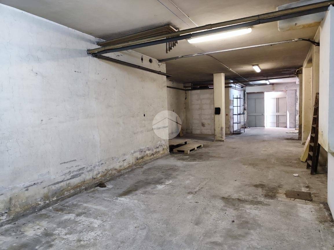 Garage à Rome, Italy 100m² No. 350719