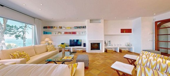 3 bedrooms House in Begur, Spain No. 150715 10