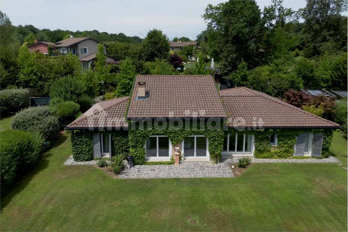 4 bedrooms Villa in Bogogno, Italy No. 278016
