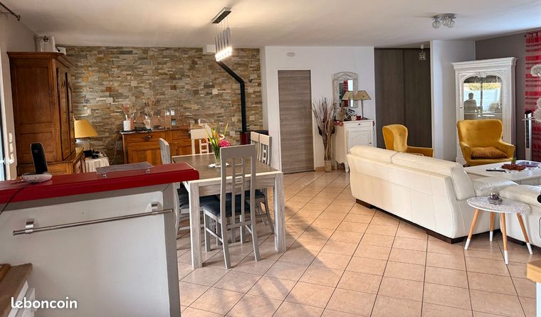 3 Schlafzimmer Haus in Sable-sur-Sarthe, France, Nr. 304540