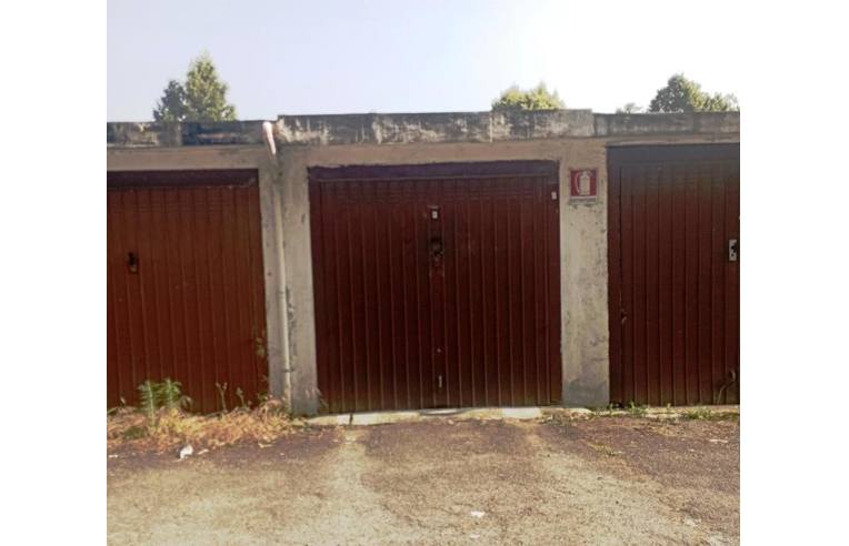 Garaje de 1 habitación en Solaro, Italy No. 296462