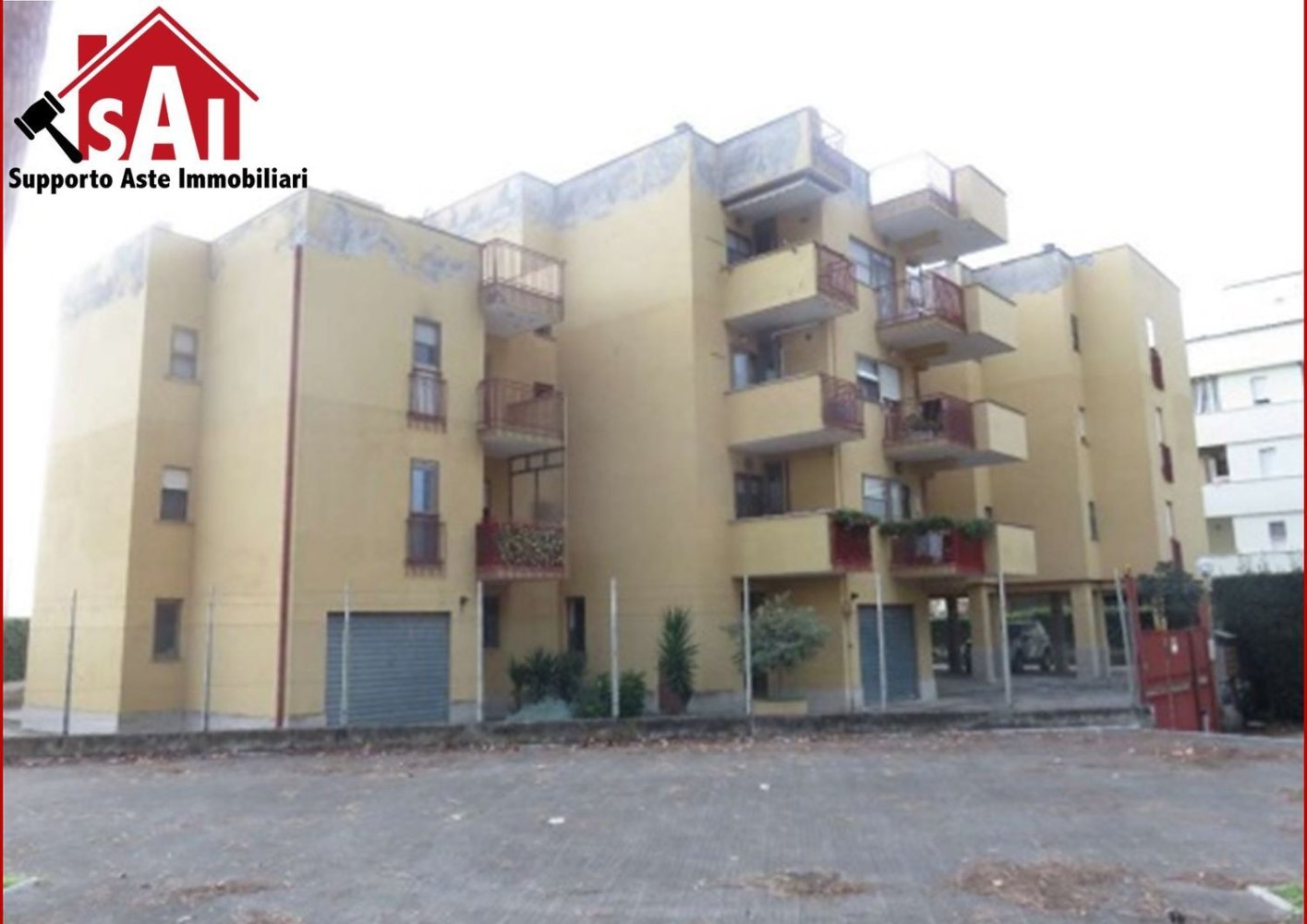 6 rooms Apartment in Latina, Italy No. 204775