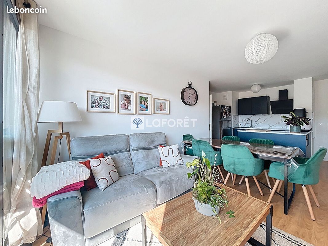 2 bedrooms Apartment in Saint-Cyr-l'Ecole, France No. 149371