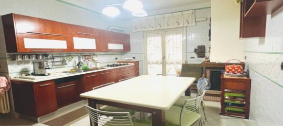 3 Schlafzimmer Villa in Naples, Italy, Nr. 277227 8