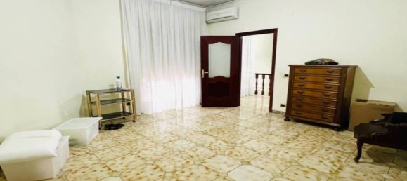 3 Schlafzimmer Villa in Naples, Italy, Nr. 277227 15