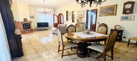 3 Schlafzimmer Villa in Naples, Italy, Nr. 277227 12