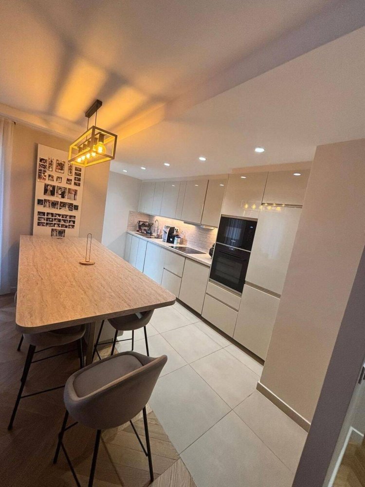 2 bedrooms Apartment in Levallois-Perret, France No. 329012