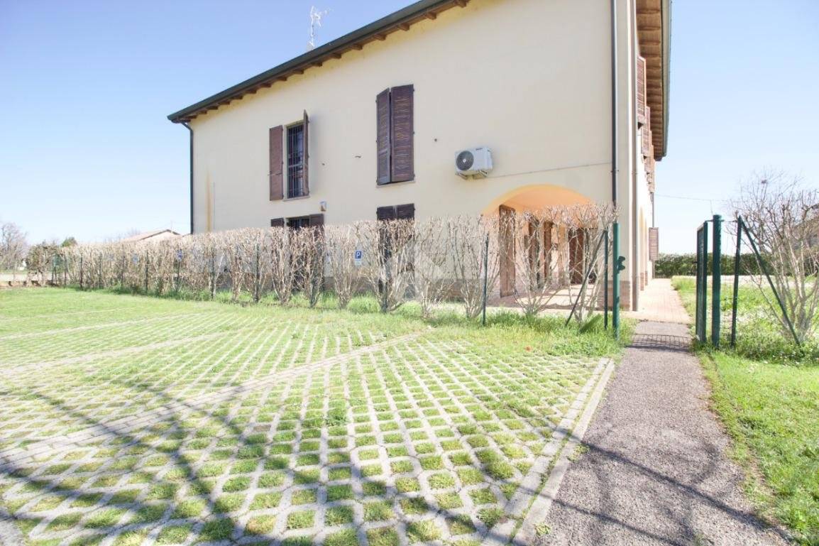 Studio in Reggio Emilia, Italy, Nr. 12436