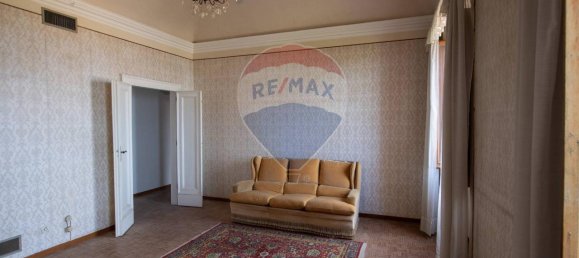 8 rooms Apartment in Arcevia, Italy No. 2255 11