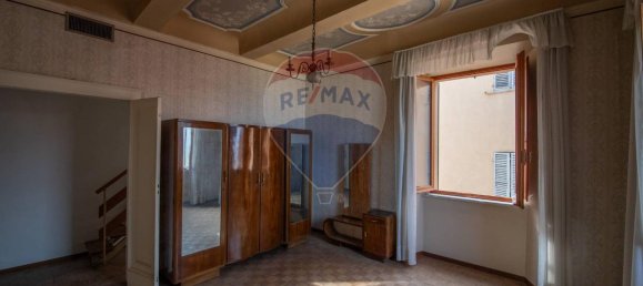 8 rooms Apartment in Arcevia, Italy No. 2255 15