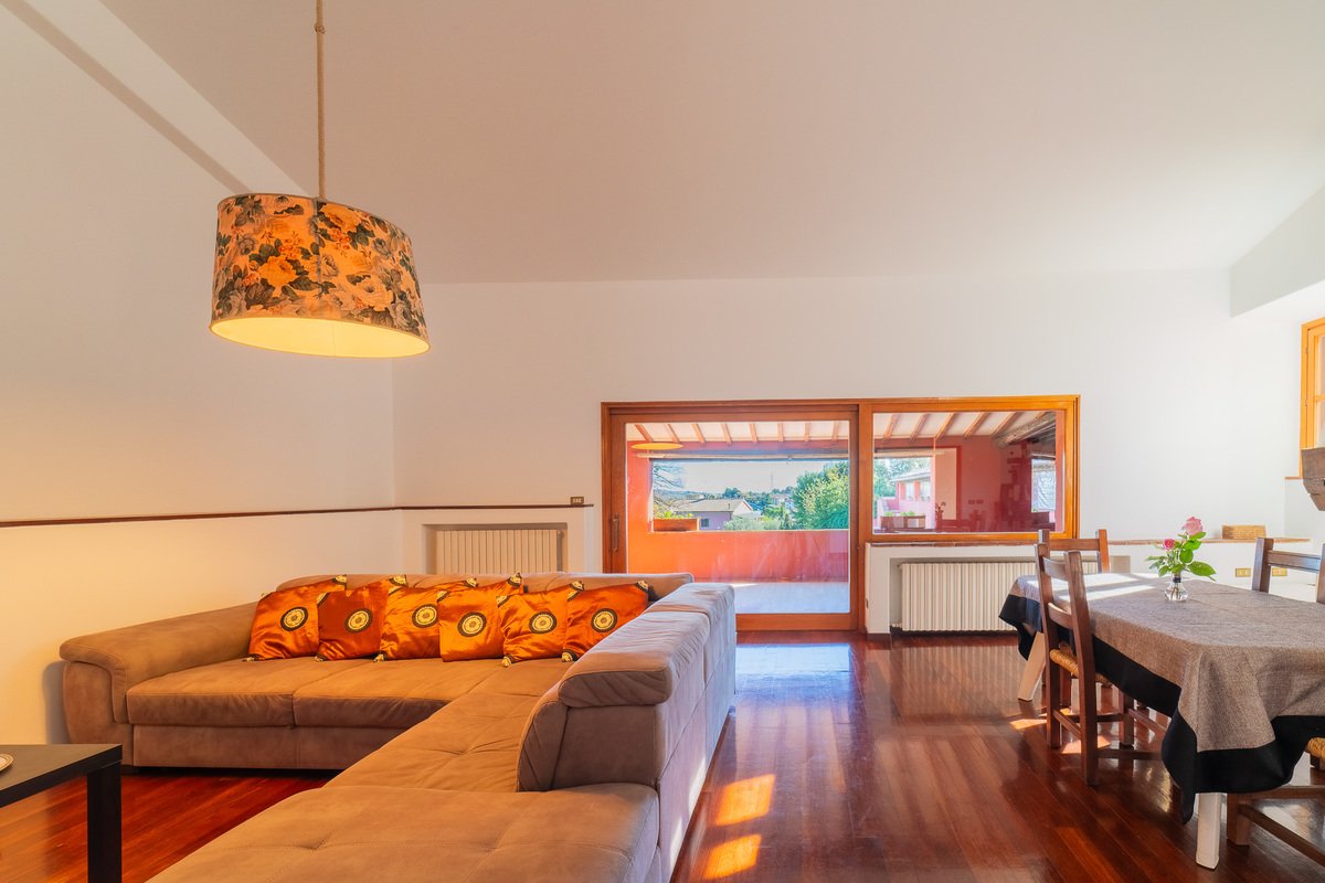 Villa de 4 dormitorios en Osimo, Italy No. 206989