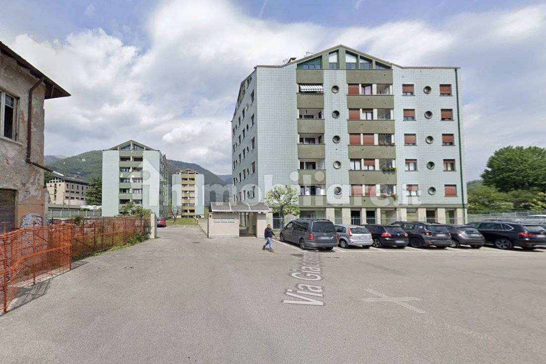 2 غرف نوم شقة في Erba, Italy رقم 308321