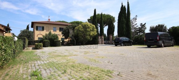 Edificio de 15 dormitorios en Cecina, Italy No. 42680 20