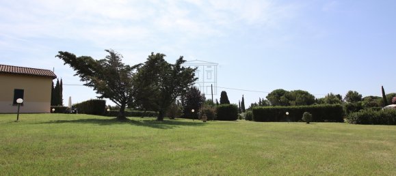 Edificio de 15 dormitorios en Cecina, Italy No. 42680 36