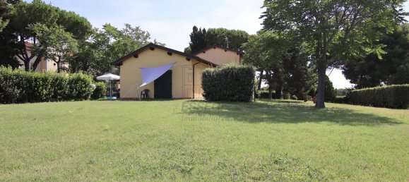 Edificio de 15 dormitorios en Cecina, Italy No. 42680 35