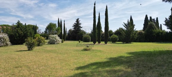 Edificio de 15 dormitorios en Cecina, Italy No. 42680 5