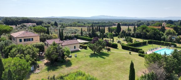 Edificio de 15 dormitorios en Cecina, Italy No. 42680 2