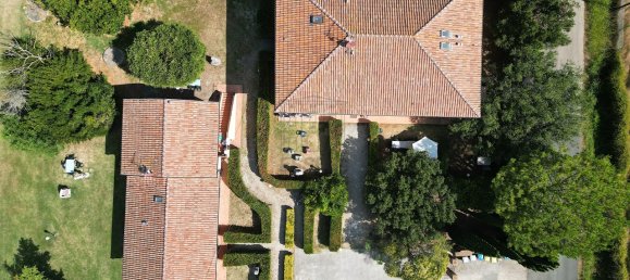 Edificio de 15 dormitorios en Cecina, Italy No. 42680 30