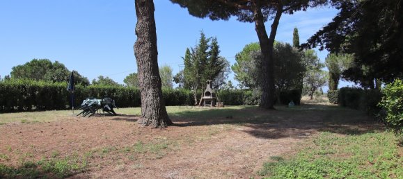 Edificio de 15 dormitorios en Cecina, Italy No. 42680 24