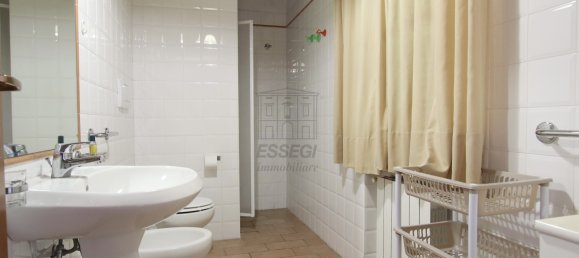 Edificio de 15 dormitorios en Cecina, Italy No. 42680 13