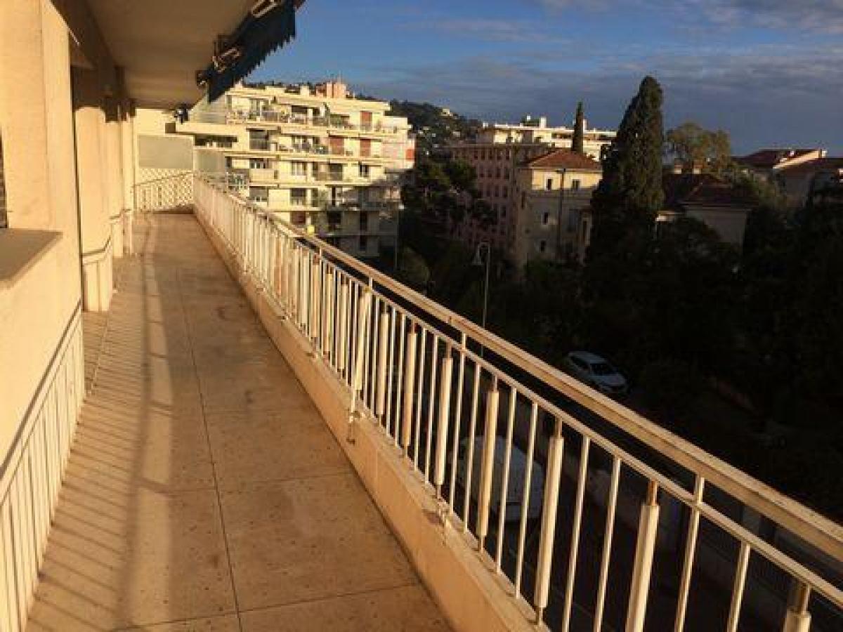 3 bedrooms Condo in Cannes, France No. 16040