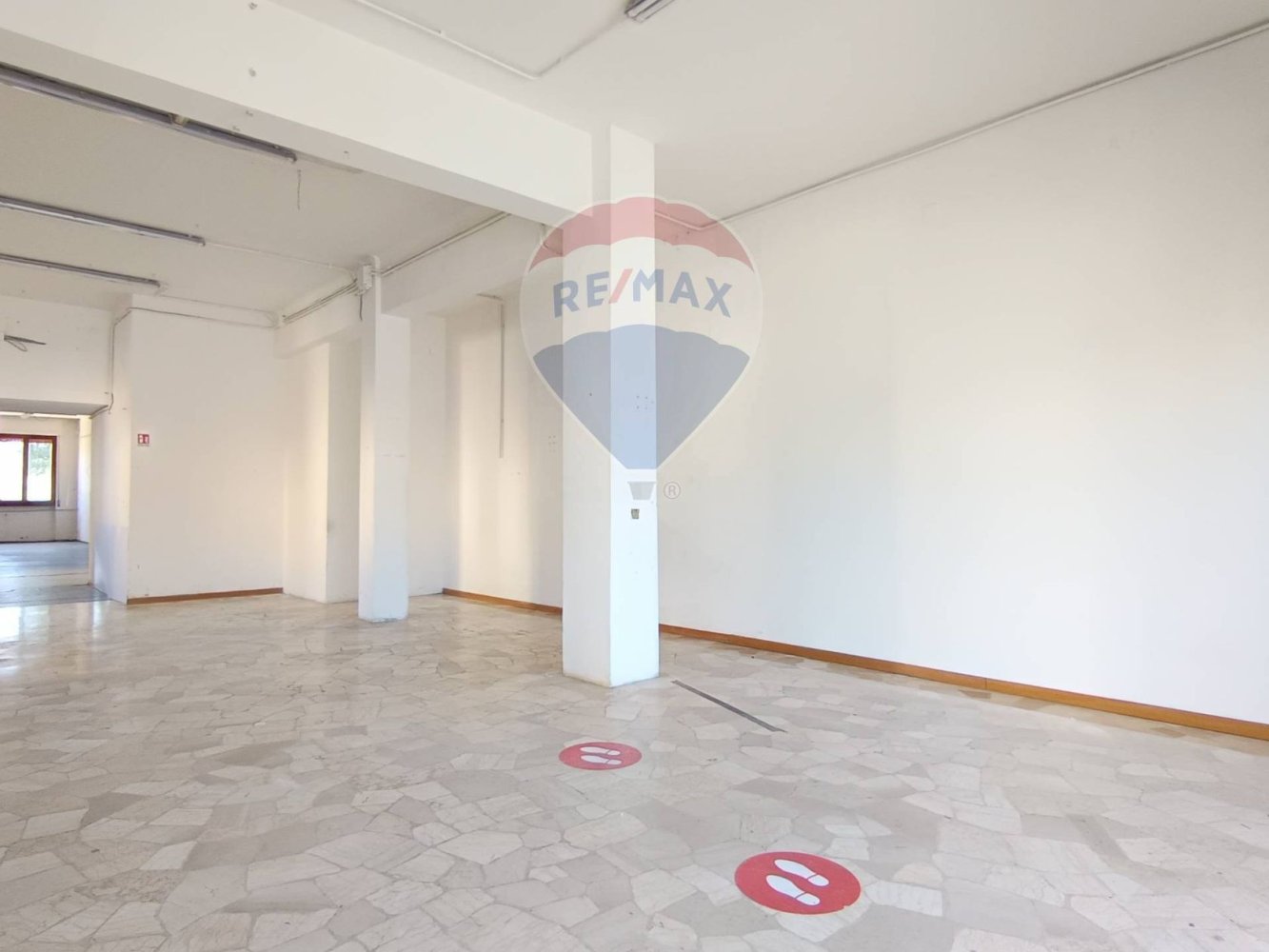 Propiedad comercial de 3 habitaciónes en Figline e Incisa Valdarno, Italy No. 265381