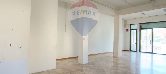 Propiedad comercial de 3 habitaciónes en Figline e Incisa Valdarno, Italy No. 265381 2