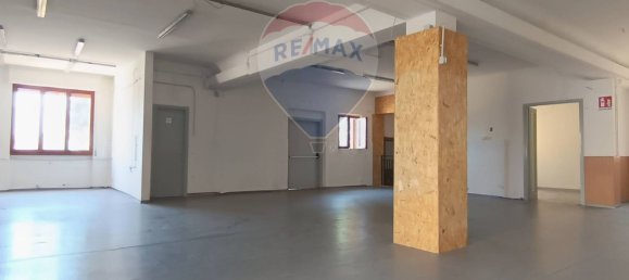 Propiedad comercial de 3 habitaciónes en Figline e Incisa Valdarno, Italy No. 265381 9