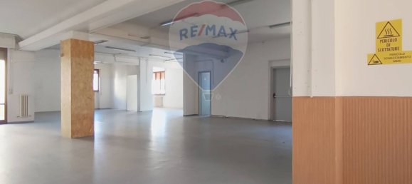 Propiedad comercial de 3 habitaciónes en Figline e Incisa Valdarno, Italy No. 265381 10