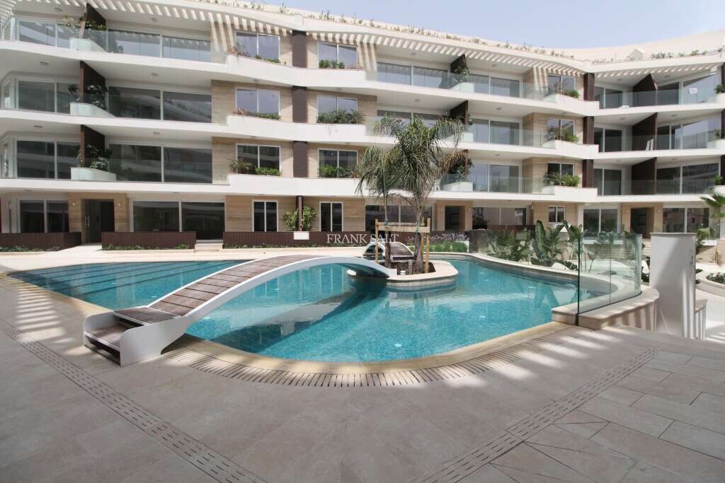 2 bedrooms Penthouse in Swieqi, Malta No. 7042