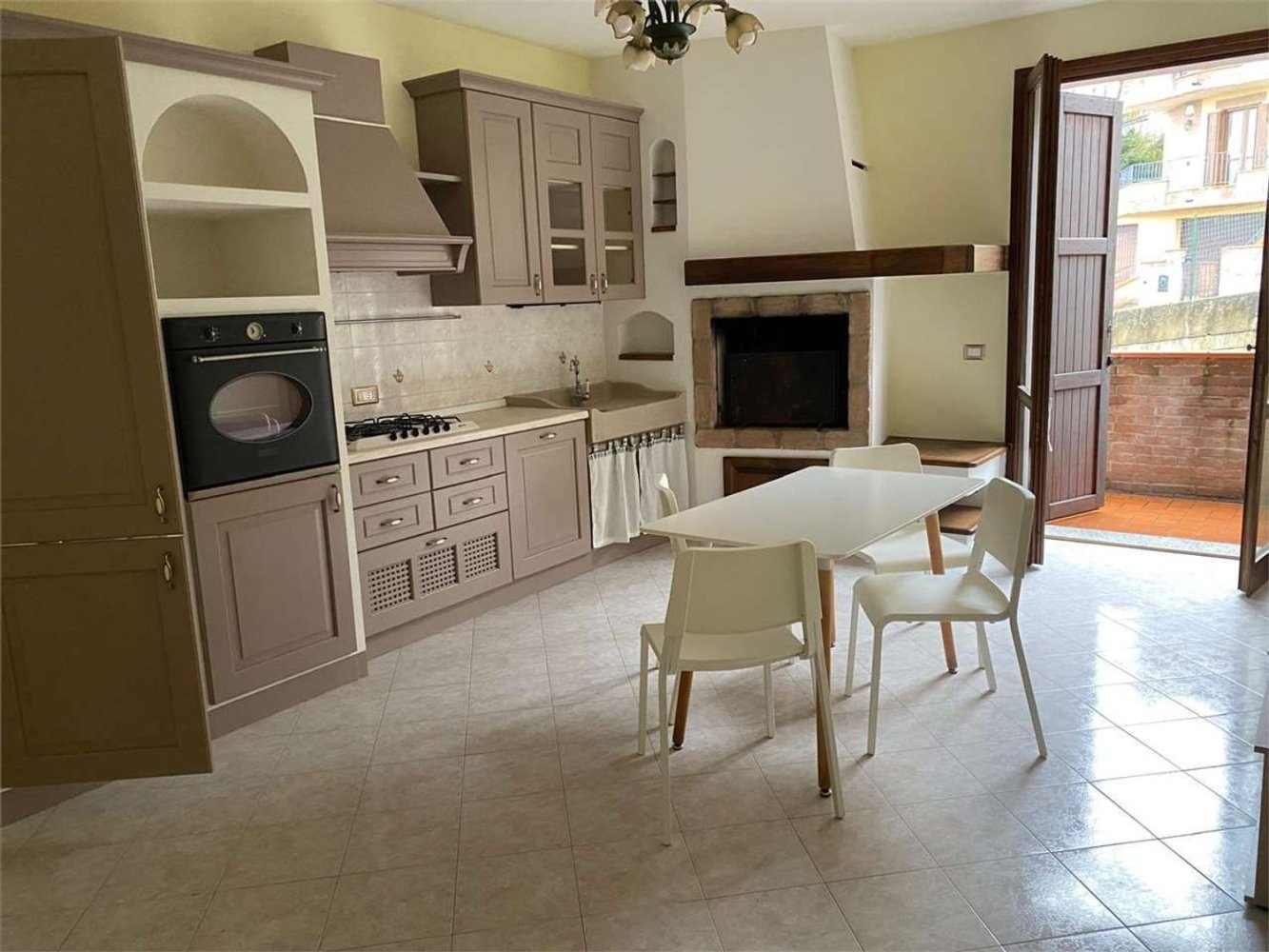 3 rooms Apartment in Roncoferraro, Italy No. 2408
