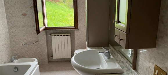 3 rooms Apartment in Roncoferraro, Italy No. 2408 5