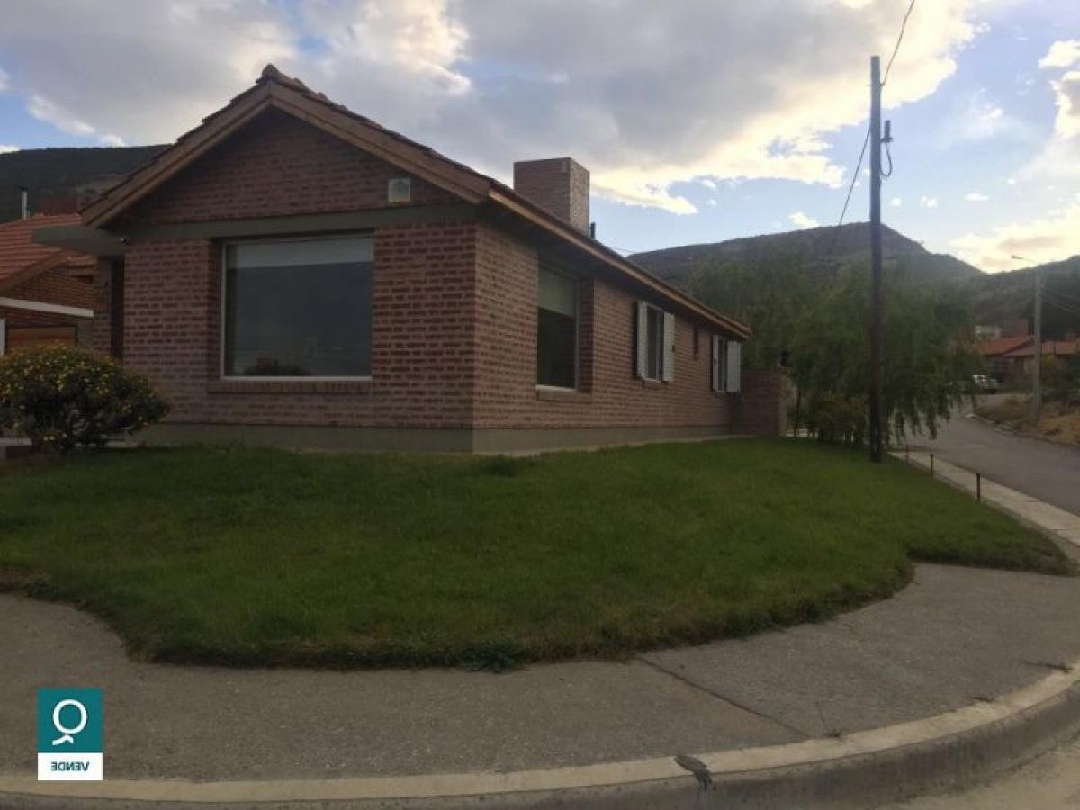 3 bedrooms House in Chubut, Argentina No. 60805