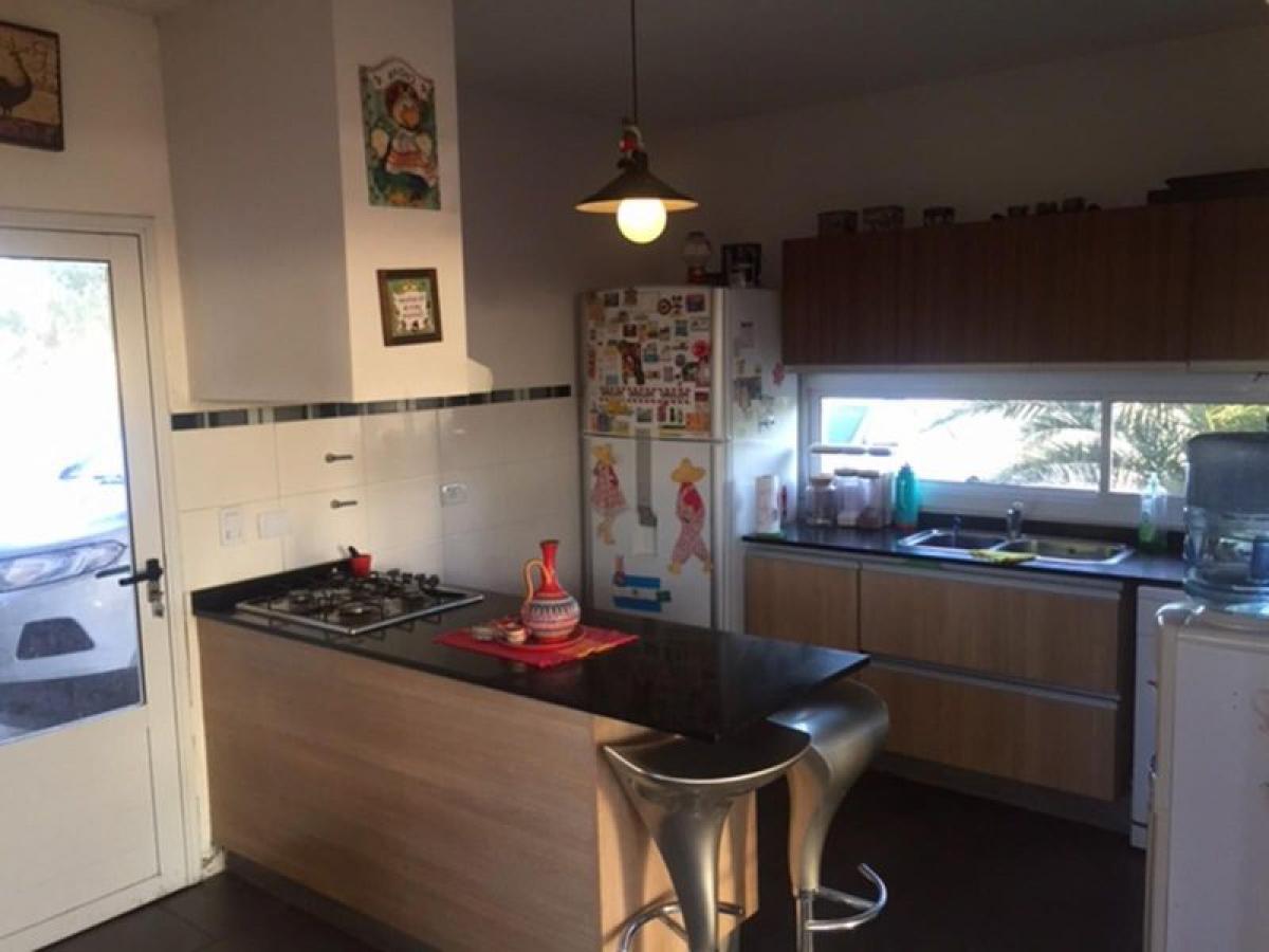 4 bedrooms House in Esteban Echeverria, Argentina No. 6831