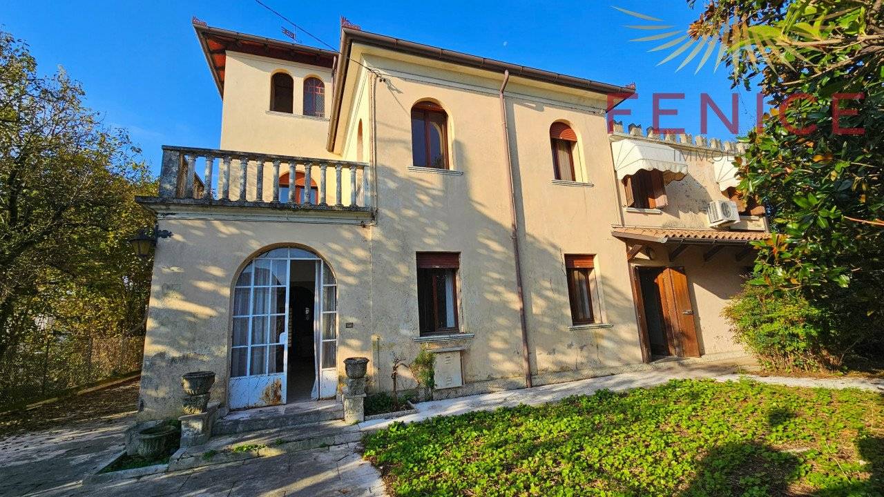 Villa de 5 dormitorios en Cornuda, Italy No. 320599