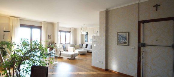 6 bedrooms Apartment in Turin, Italy No. 321487 5