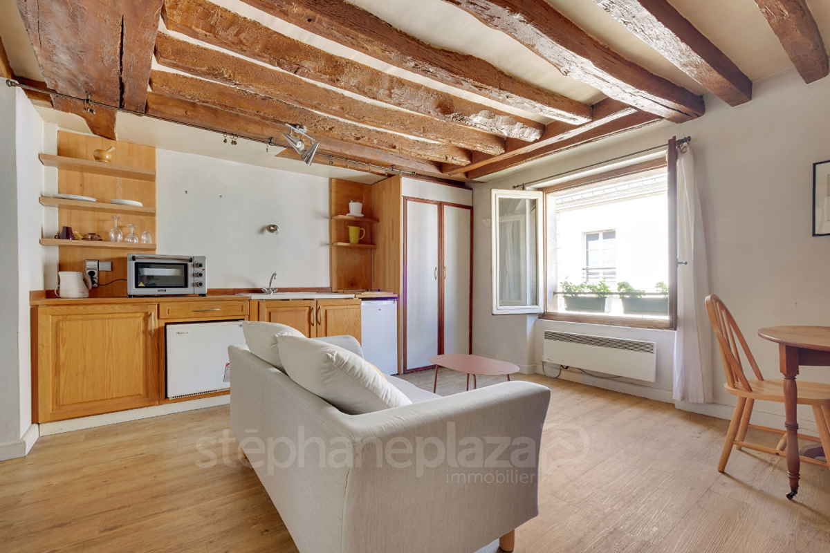 2 rooms Apartment in Paris, France No. 113436