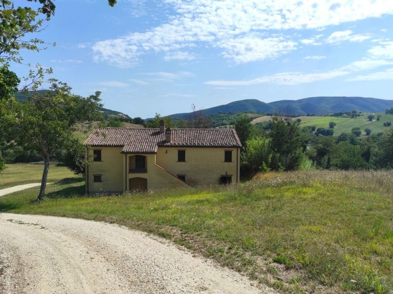 10 bedrooms House in Apiro, Italy No. 396214