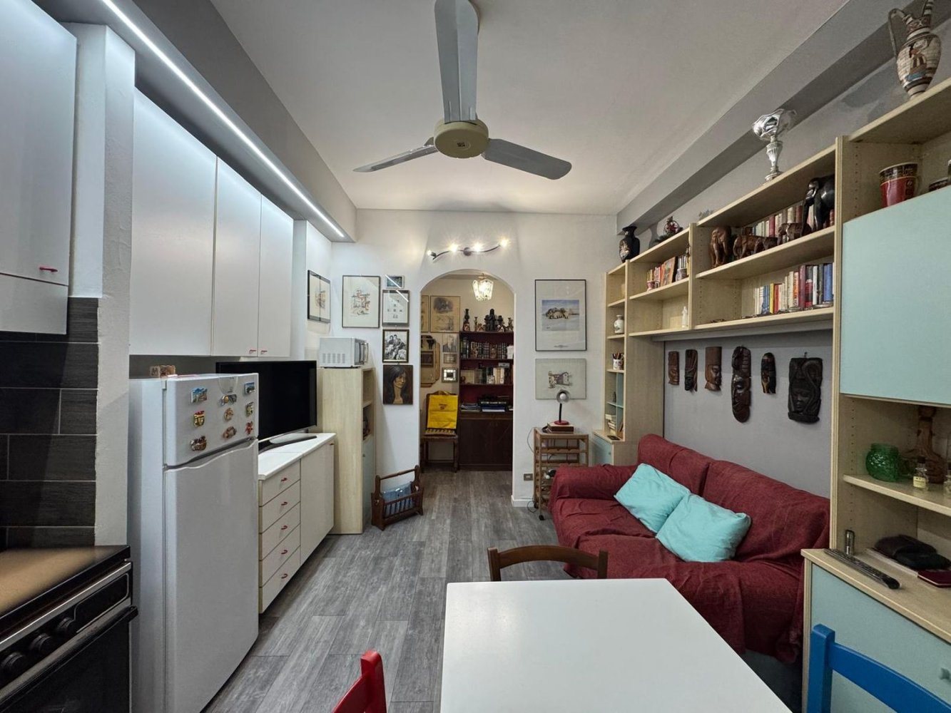 Квартира с 2 комнатами в Милан, Италия № 243674