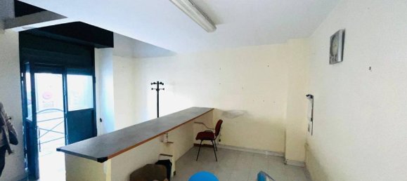 1غرفة عقار تجاري في Casoria, Italy رقم 9792 2