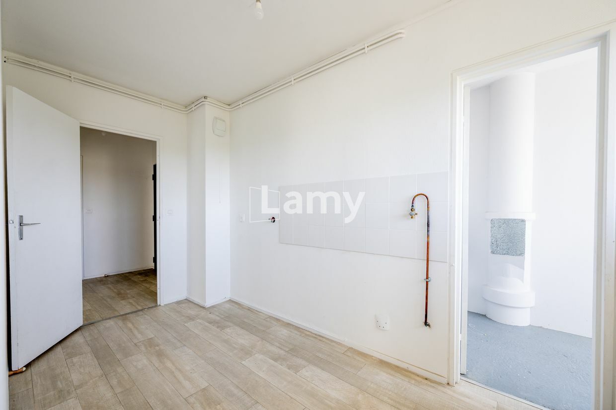 Квартира с 3 комнатами в Лормон, Франция № 279338