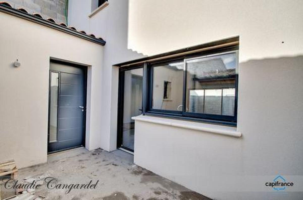 Casa de 3 dormitorios en La Rochelle, France No. 31710